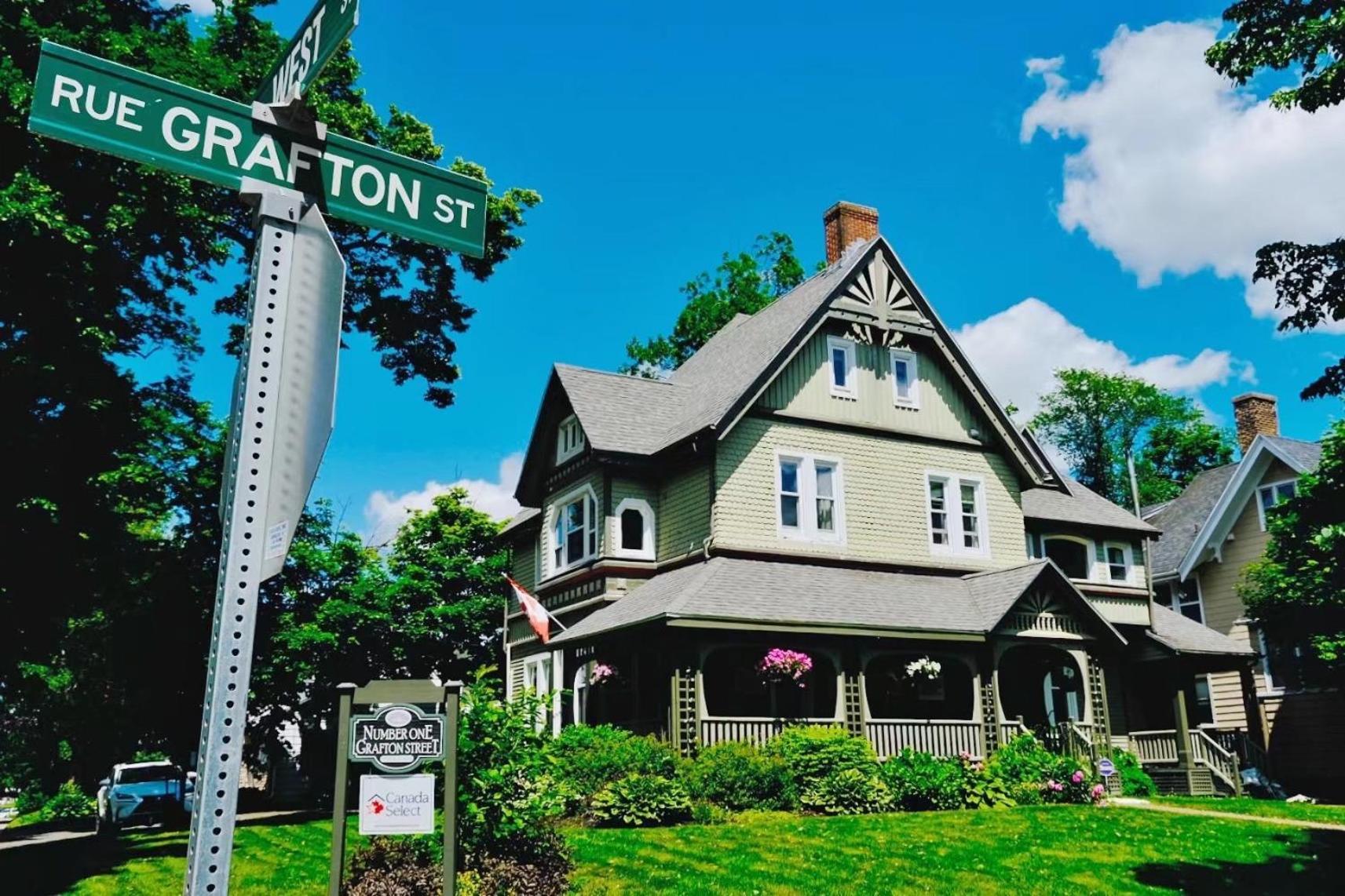 שרלוט טאון No 1 Grafton Inn מראה חיצוני תמונה